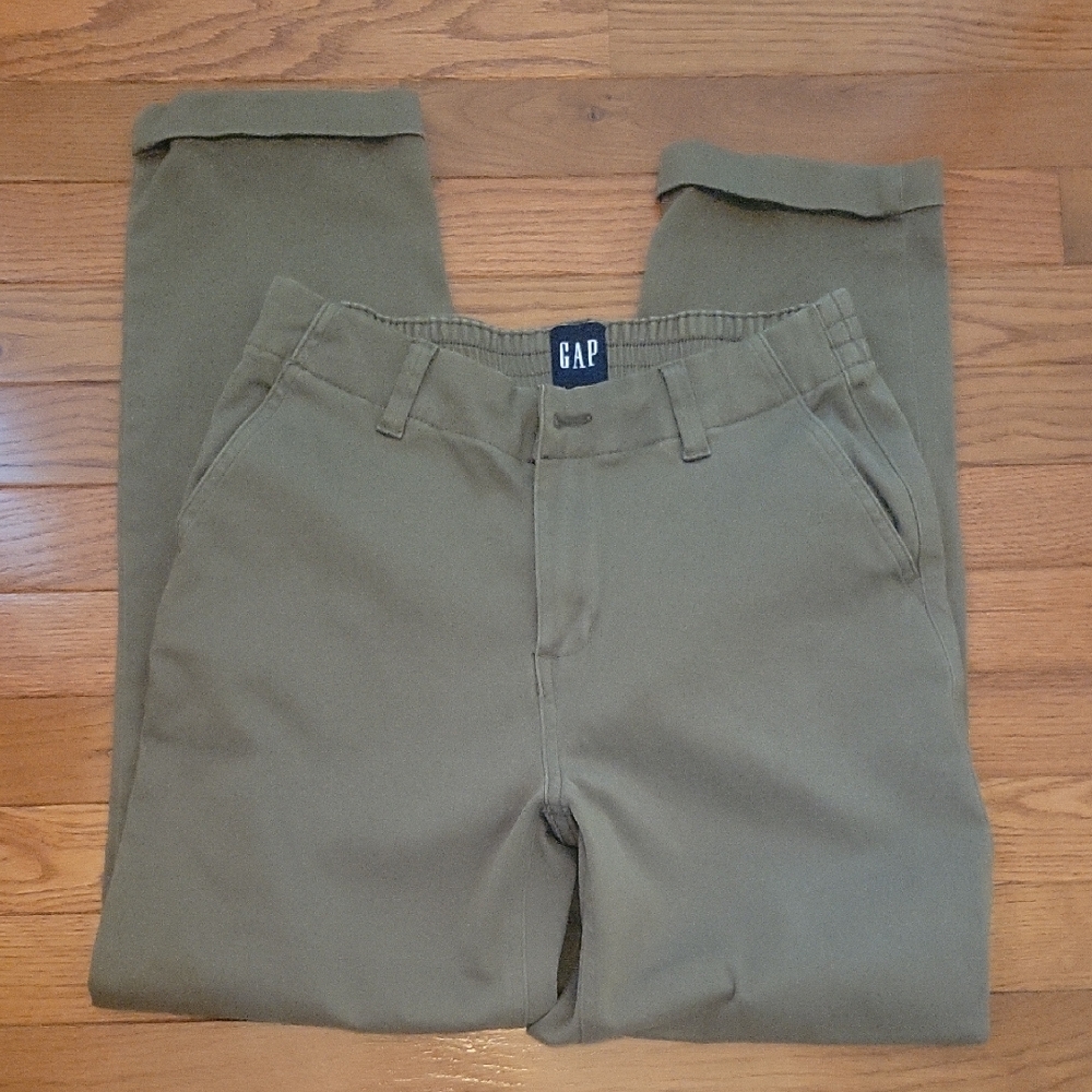 GAP Women's Chinos Capri Length. Size 4.